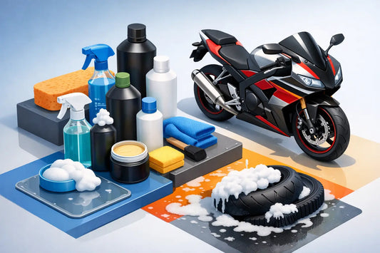 I migliori prodotti pulizia moto per ogni superficie